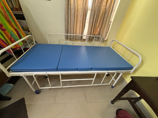 Fowler Hospital Bed (Manual) – Adjustable Patient Bed for Sale in India