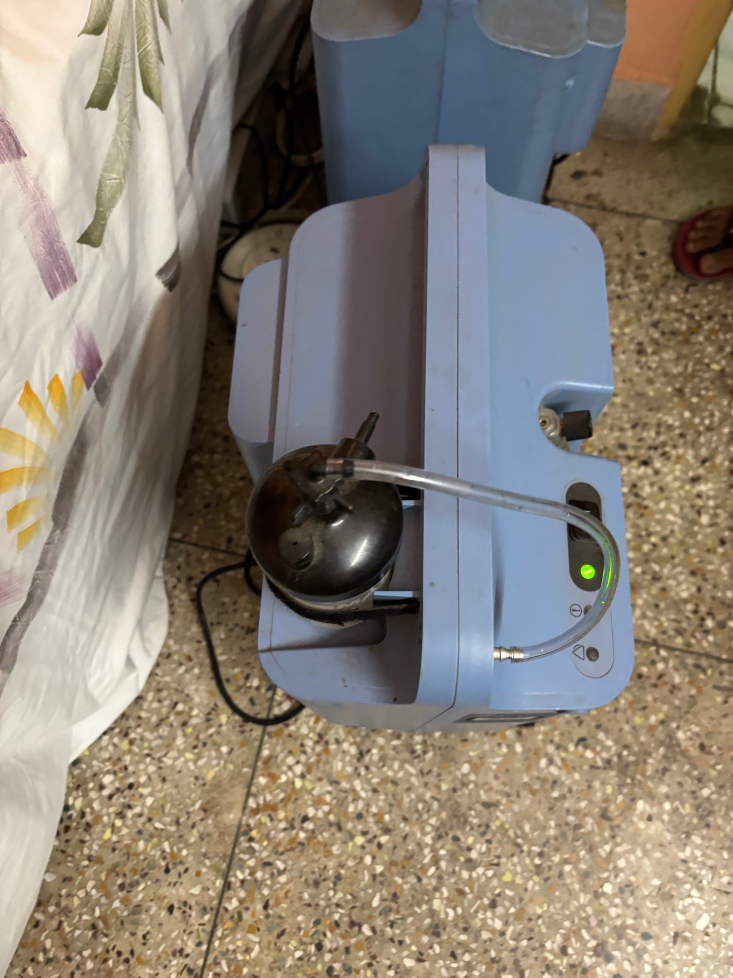 Philips EverFlo 5 LPM Oxygen Concentrator – Silent, Reliable, Home-Friendly