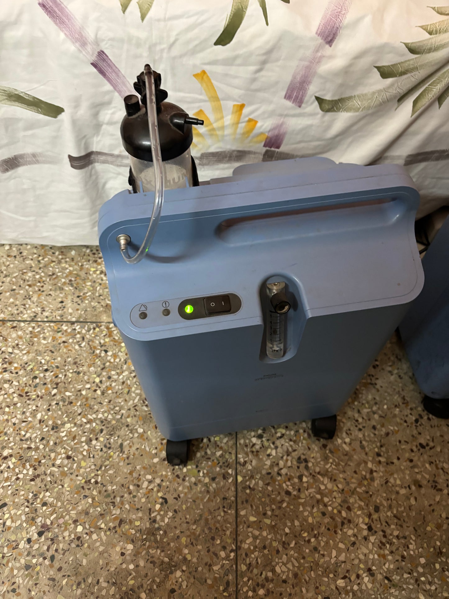 Philips EverFlo 5 LPM Oxygen Concentrator – Silent, Reliable, Home-Friendly