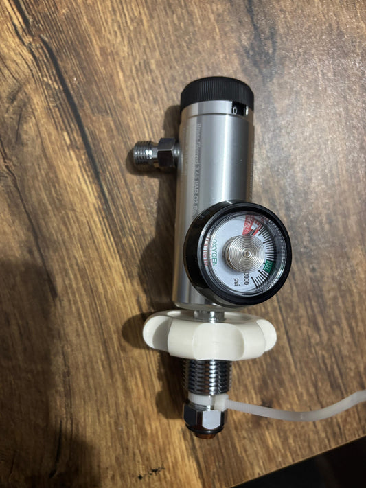 Oxykit Bullnose Oxygen Regulator – Al-Can Brass (0-15 LPM) with Adapter