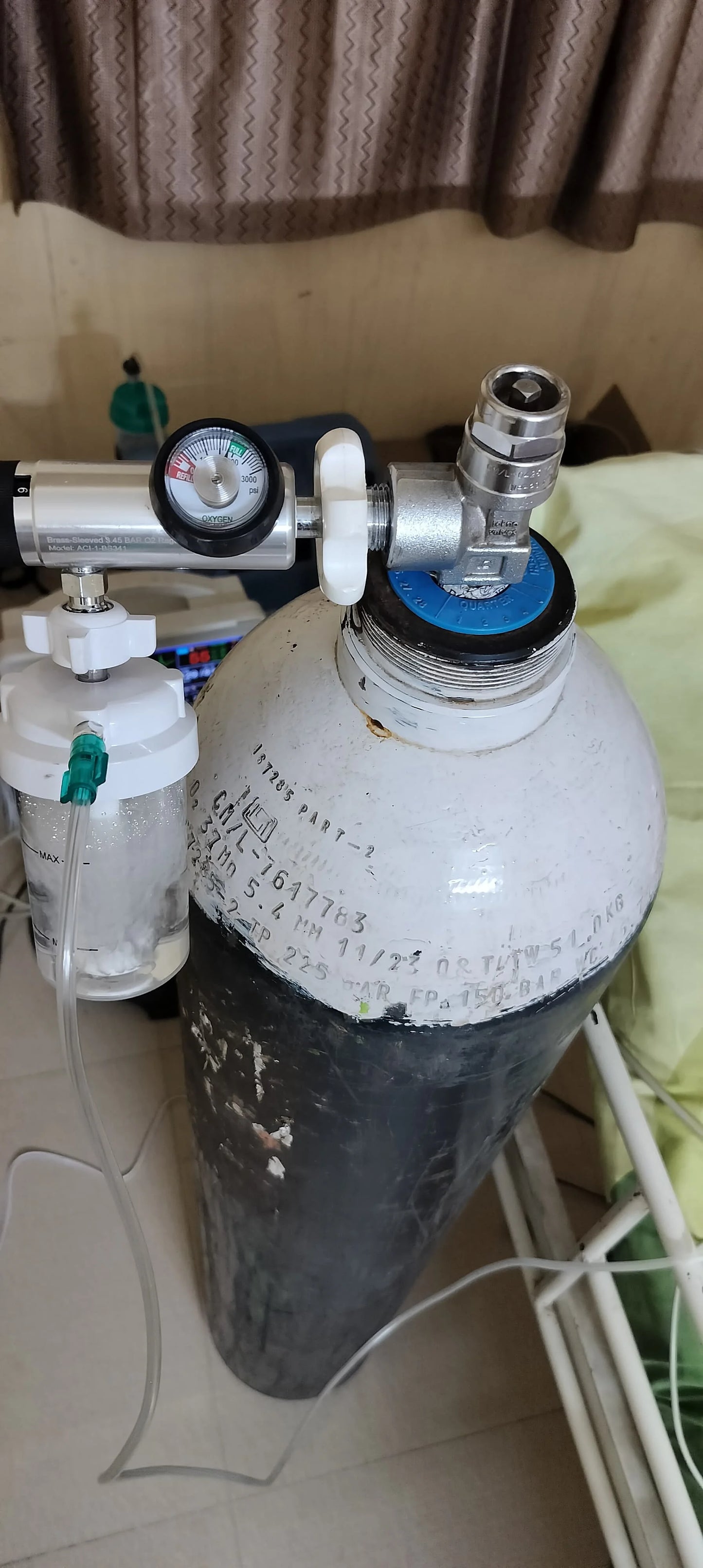 D-Type Medical Oxygen Cylinder Combo – Bullnose Regulator