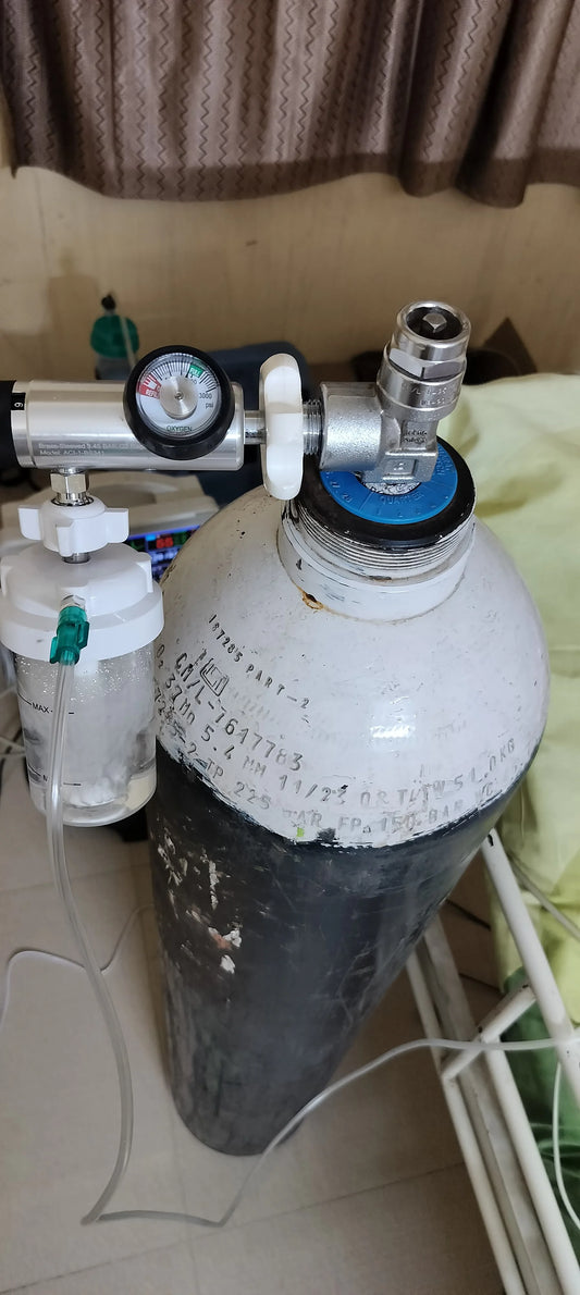 D-Type Medical Oxygen Cylinder Combo – Bullnose Regulator