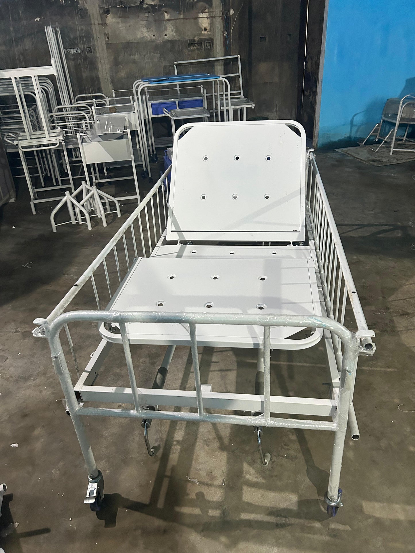 Fowler Hospital Bed (Manual) – Adjustable Patient Bed for Sale in India